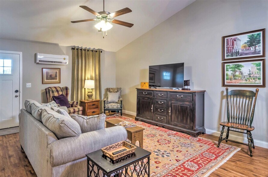 More Photos Of 4971 Veterans Memorial Hwy, Brownsville Multifamily For Sale