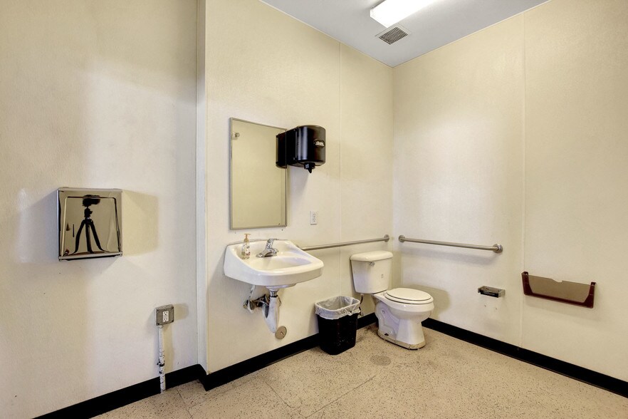 More Photos Of 3852 E Post Rd, Las Vegas Warehouse For Sale