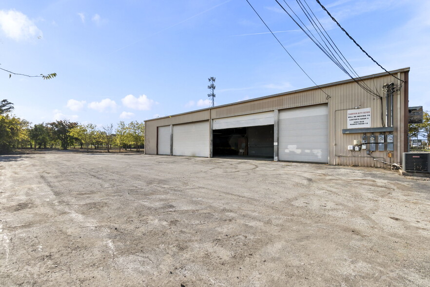 More Photos Of 290 Wonder World Dr, San Marcos Warehouse For Lease