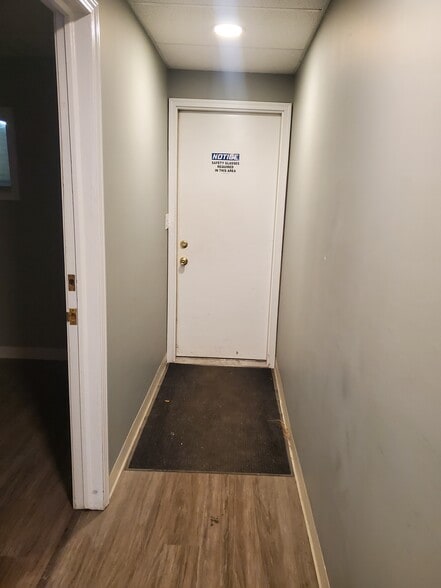 More Photos Of 380 Bennett Dr, Elk Grove Village Warehouse For Lease