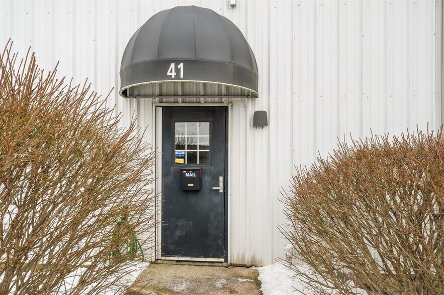 More Photos Of 41 Elkay Dr, Chester Warehouse For Lease