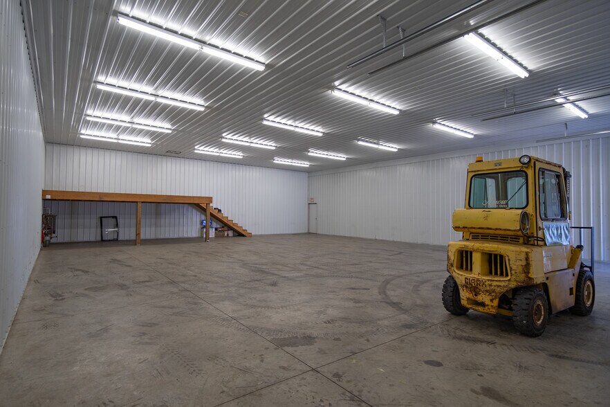 More Photos Of 27425 State Route 7, Marietta Auto Repair For Lease