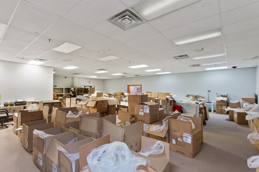 More Photos Of 1401 Hopeman Pkwy, Waynesboro Industrial For Lease
