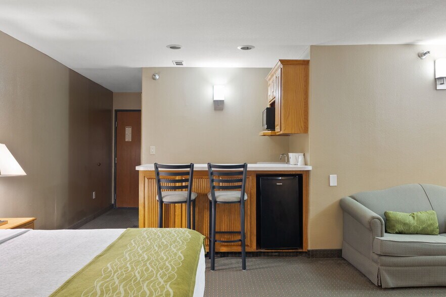 More Photos Of 1301 W Expressway 83, Pharr Hotel For Sale