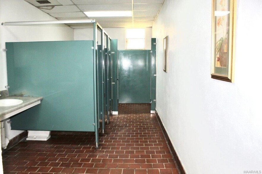 More Photos Of 2005 N Country Club Dr, Montgomery Schools For Sale