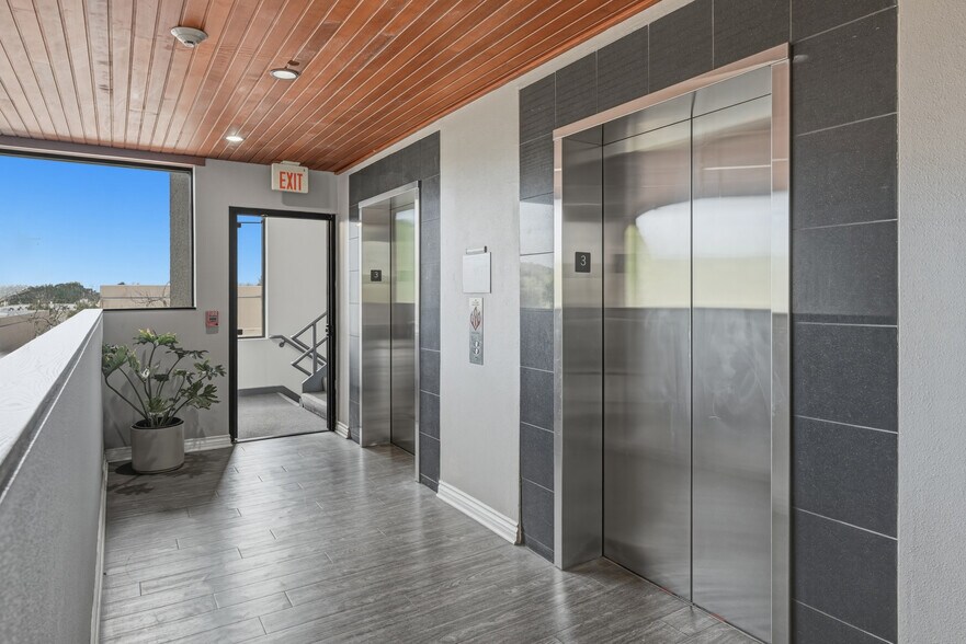 More Photos Of 10505 Sorrento Valley Rd, San Diego Office For Sale