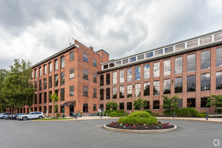 More Photos Of 480 Pleasant St, Watertown Office For Lease