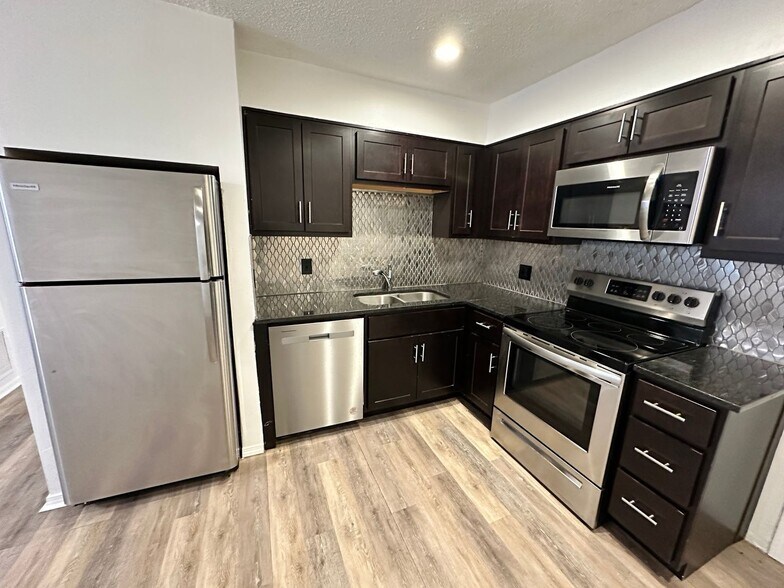 More Photos Of 700-710 NW 17th St, Oklahoma City Apartments For Sale