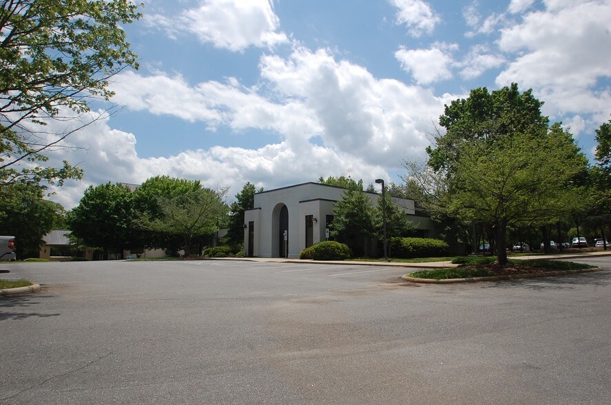 More Photos Of 4121 South Stream Blvd, Charlotte Freestanding For Lease