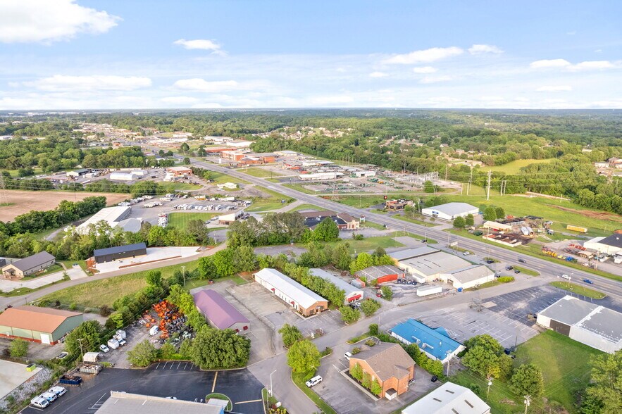 More Photos Of 131 Corporate Dr, Clarksville Flex For Lease