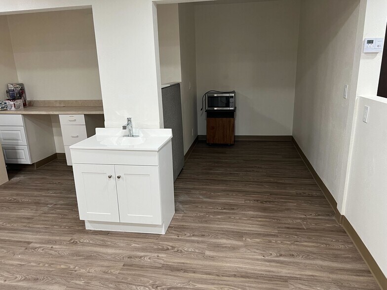 More Photos Of 1761 W Romneya Dr, Anaheim Medical For Lease