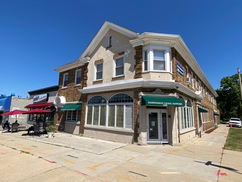 More Photos Of 6100 W Bluemound Rd, Wauwatosa Storefront Retail Residential For Lease