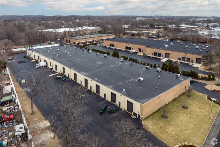 More Photos Of 2014 Ford Rd, Bristol Light Distribution For Lease