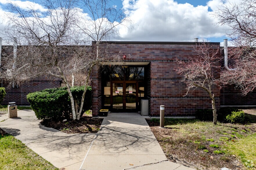 More Photos Of 801 W Rockton Rd, Rockton Research And Development For Sale