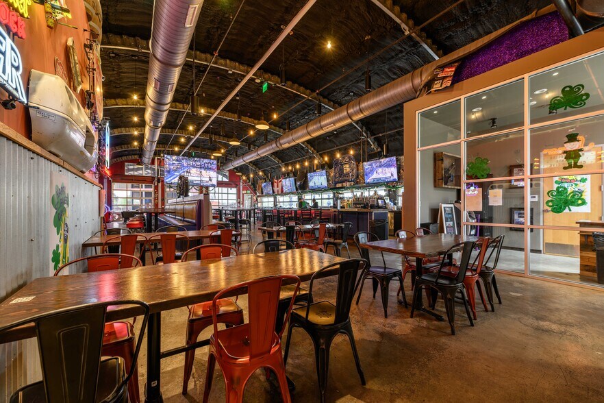 More Photos Of 309 S Oak St, Roanoke Restaurant For Lease