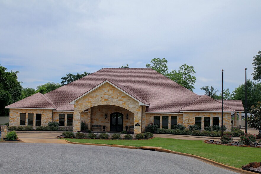 More Photos Of 404 Wynn Dr, Jacksonville Loft Creative Space For Sale