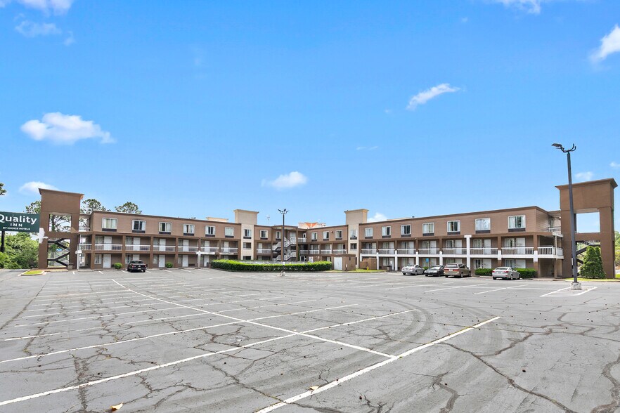 More Photos Of 155 Vulcan Rd, Birmingham Hotel For Sale