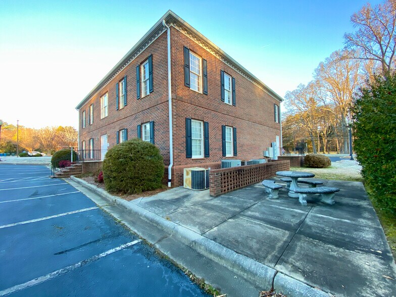 More Photos Of 1107 Statesville Blvd, Salisbury Medical For Lease