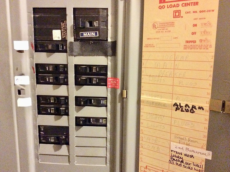 More Photos Of 25400-25430 Goddard Rd, Taylor Medical For Sale