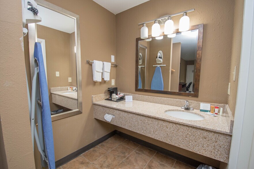 More Photos Of 750 Cobb Place Blvd NW, Kennesaw Hotel For Sale