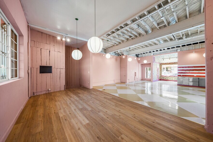 More Photos Of 1020-1024 S Robertson Blvd, Los Angeles Freestanding For Lease