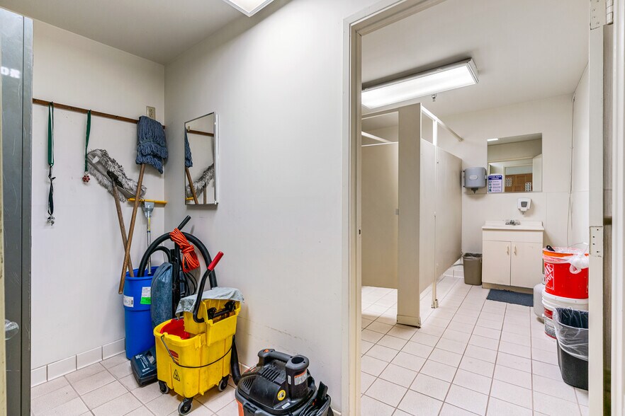 More Photos Of 5435 Peck Rd, Arcadia Manufacturing For Sale