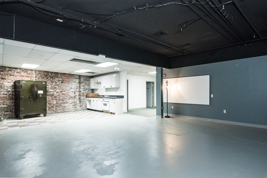 More Photos Of 45 Electric Ave, Brighton Flex For Sale