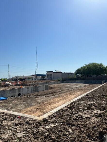 More Photos Of 19300 Morris Ave, Manvel Storefront Retail Office For Lease