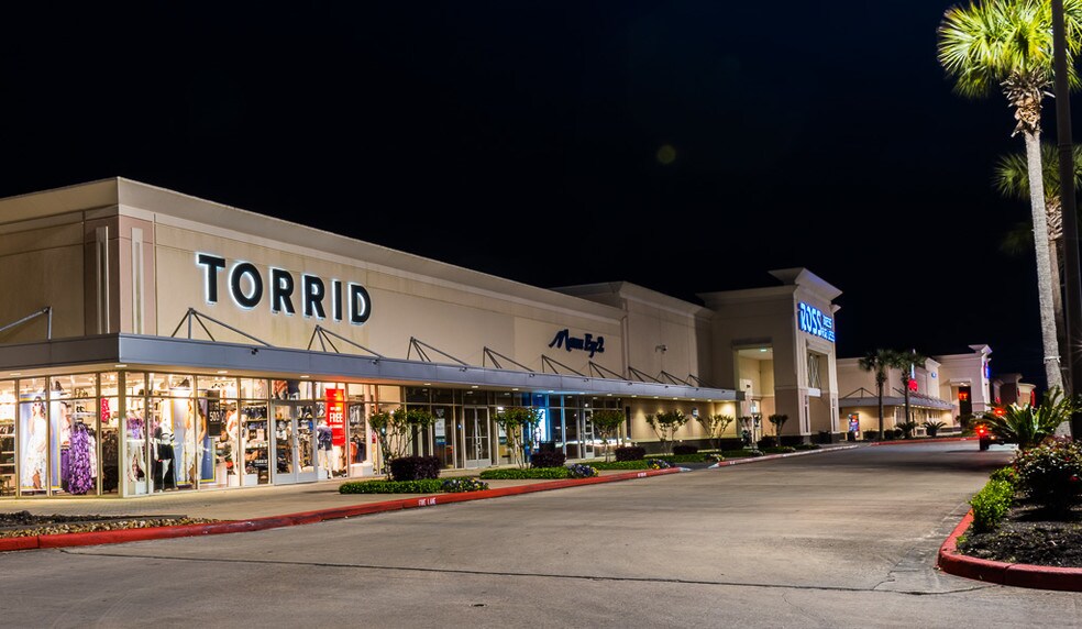 More Photos Of 1501-1549 W Bay Area Blvd, Webster Unknown For Lease