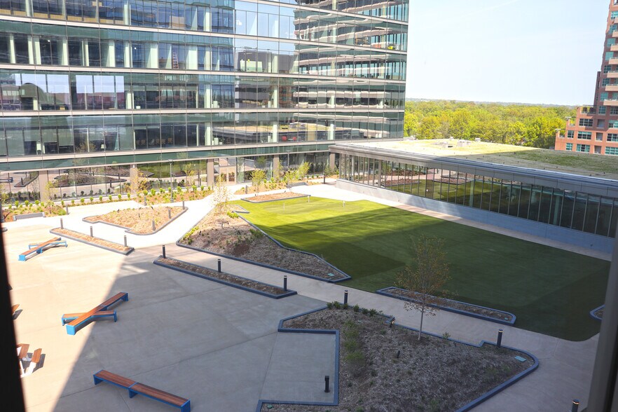 More Photos Of 8001 Forsyth Blvd, Saint Louis Office For Lease