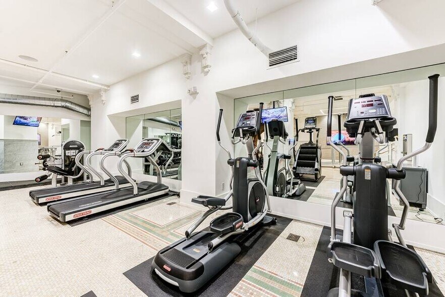 More Photos Of 1007 5th Ave, San Diego Apartments For Lease