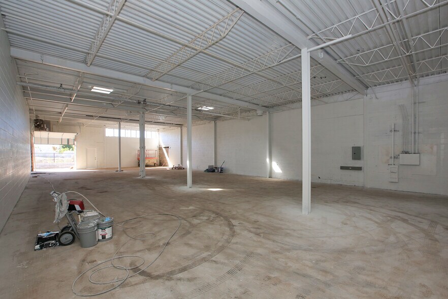 More Photos Of 51 Comstock Rd, Toronto Warehouse For Lease