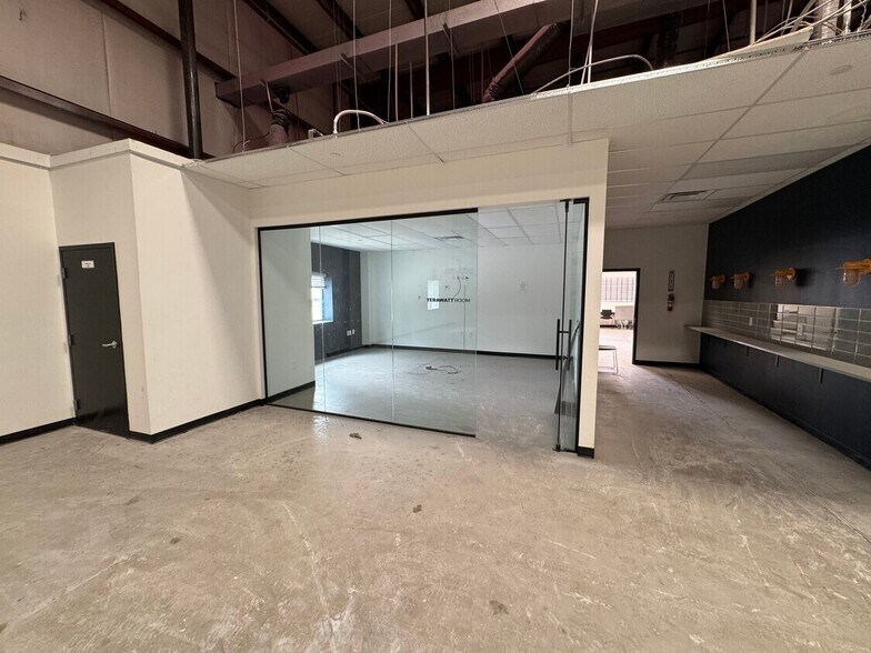 More Photos Of 511 Black Horse Pike, Turnersville Warehouse For Lease