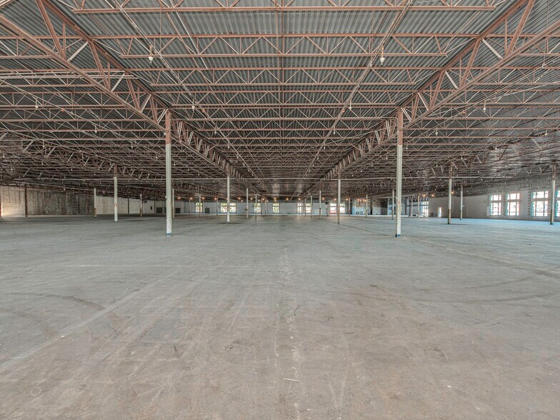 More Photos Of 801 E Arrowood Rd, Charlotte Office For Lease