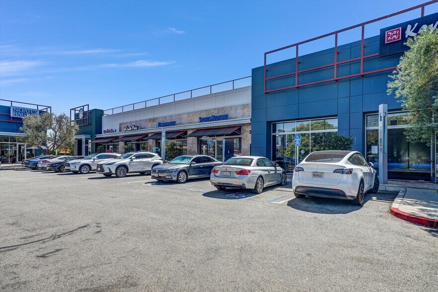 More Photos Of 863-885 N Douglas St, El Segundo Office For Sale