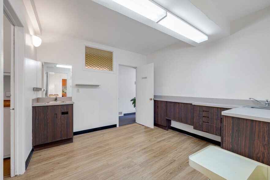 More Photos Of 5870 Rue Sherbrooke E, Montréal Office For Lease