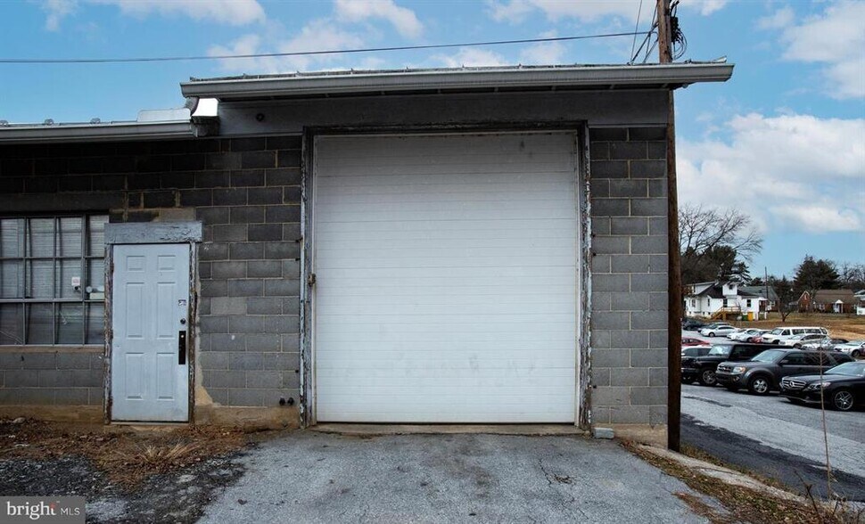 More Photos Of 1537 Bridge St, New Cumberland Auto Dealership For Lease