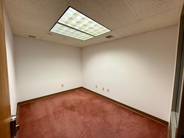 More Photos Of 321 S Blanchard St, Findlay Office For Sale