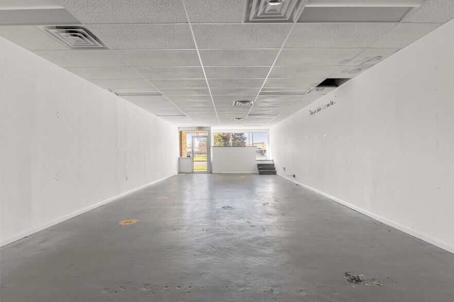 More Photos Of 25420 Grand River ave, Redford Twp Service Station For Lease