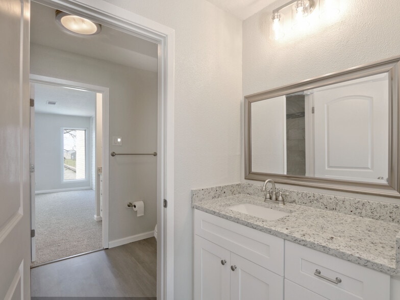 More Photos Of 100 Edgewater Dr, Livingston Apartments For Sale