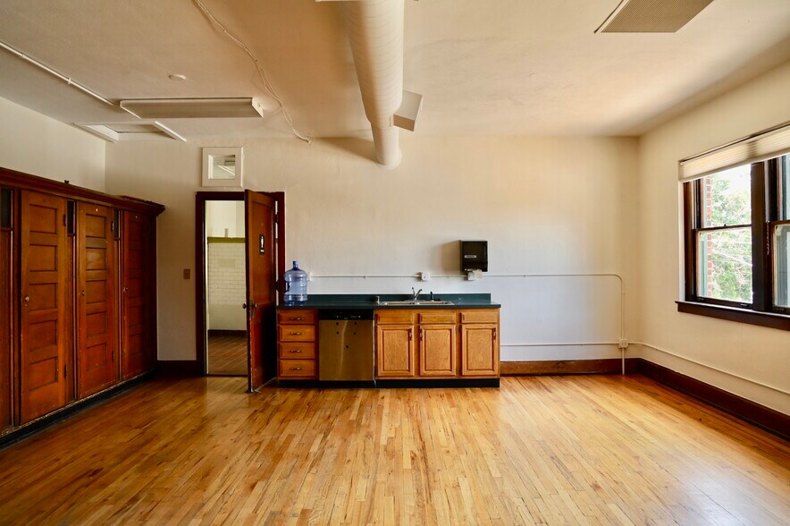 More Photos Of 3201 Curtis St, Denver Office For Sale