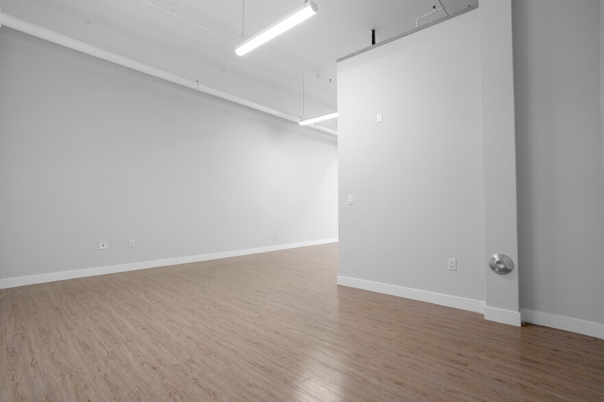 More Photos Of 3751-3761 S Hill St, Los Angeles Warehouse For Lease