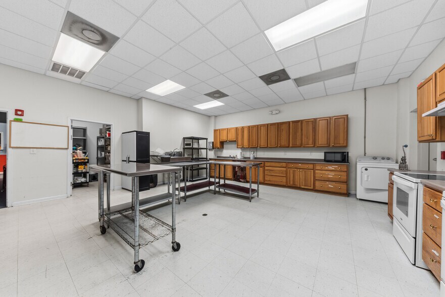 More Photos Of 480 Henrietta St, Kingsland Flex For Sale