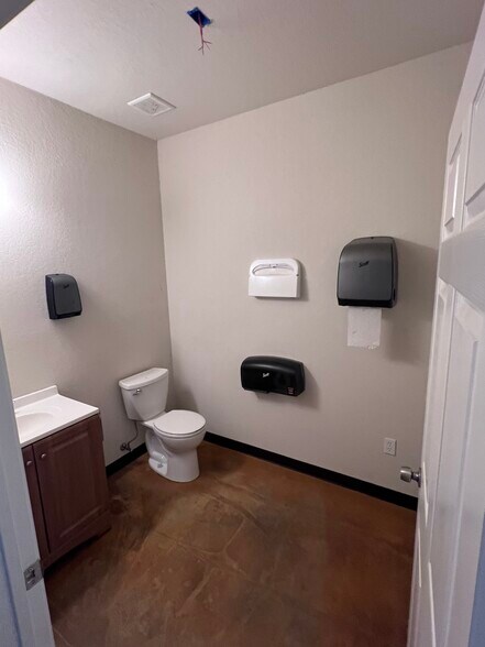 More Photos Of 4209 Longhorn Dr, Alvarado Warehouse For Lease