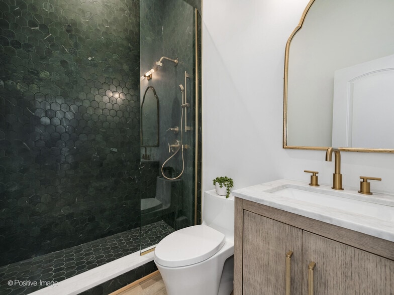 More Photos Of 2733 N Pulaski Rd, Chicago Showroom For Sale