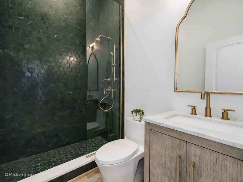 More Photos Of 2733 N Pulaski Rd, Chicago Showroom For Sale