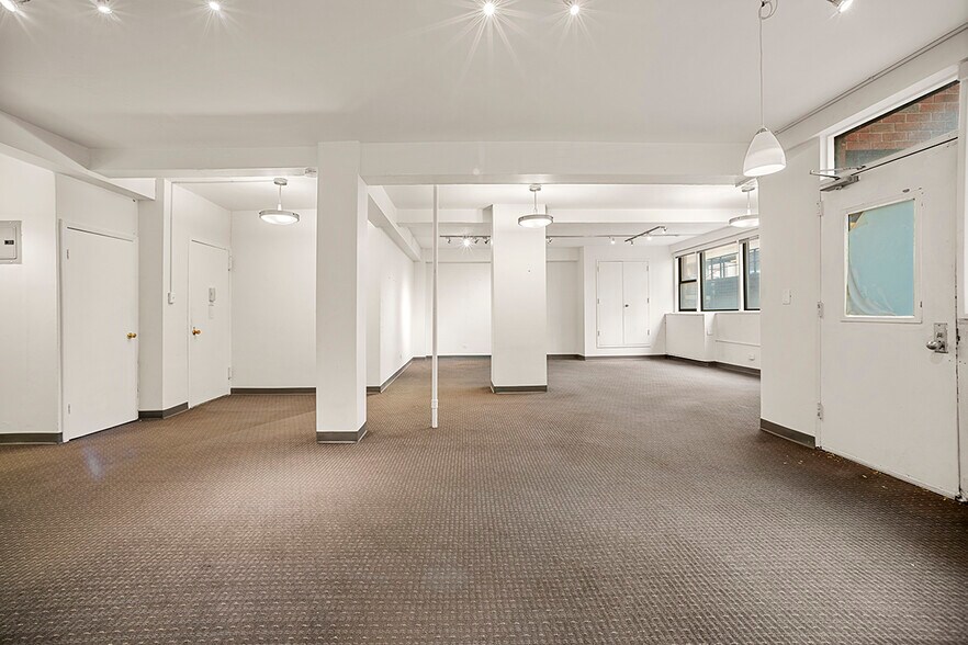 More Photos Of 310 E 65th St, New York Apartments For Lease