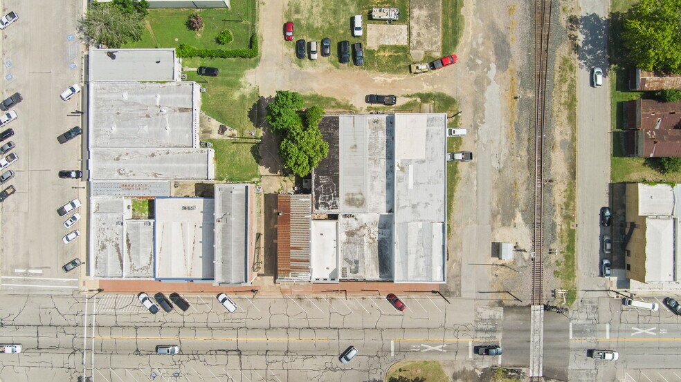 More Photos Of 1116 Austin St, Hempstead Storefront Retail Office For Sale