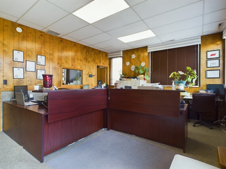 More Photos Of 713 4th Ave, Holdrege Office Residential For Lease