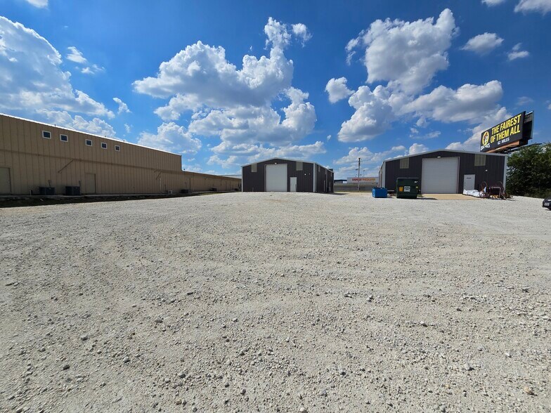 More Photos Of 401 N Central Ave, Troy Flex For Lease